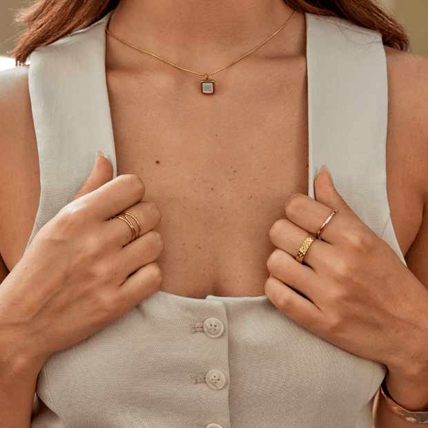 Goldring Für Damen Mit Gehämmertem Finish Und Glänzendem Goldglanz Modernes Elegantes Schmuckstück Carmo