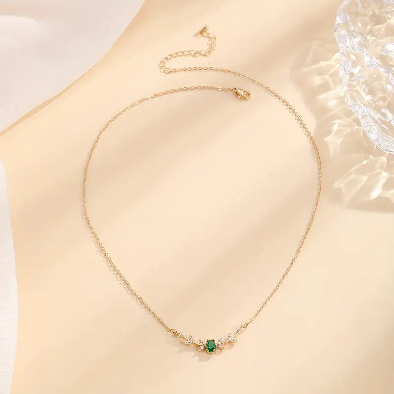 Goldkette Mit Grünem Kristallanhänger Liorna Feines Elegantes Schmuckstück Für Dekolleté Und Strahlende Looks