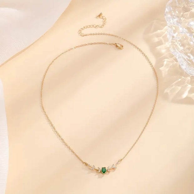 Goldkette Mit Grünem Kristallanhänger Liorna Feines Elegantes Schmuckstück Für Dekolleté Und Strahlende Looks