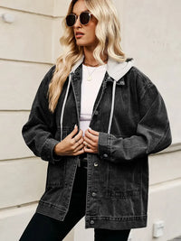 Jeansjacke im Oversize-Schnitt mit Knopfverschluss und Taschen
