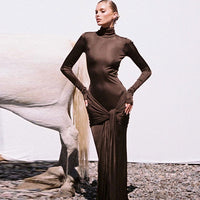 Monet - Elegantes Maxikleid mit Stehkragen und langen Ärmeln