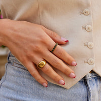 Damenring Mit Intens Grünen Smaragd Kristallbesatz Rund Um Den Ring Aus Echtem Gold Olinda Luxuriöser Damen Schmuck Stil