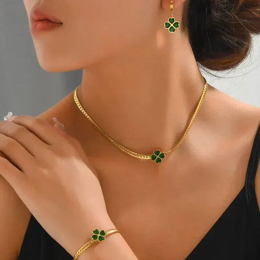 Quadrifoglio Schmuckset Mit Glänzenden Details Kette Armband Ohrringe Benedetta Kollektion