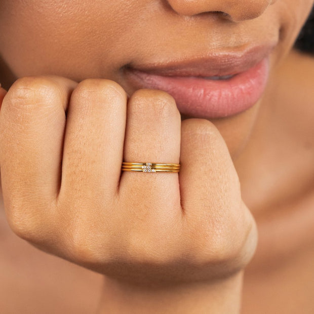 Damenring Minimalistisch Mit Drei Kristallen Aus Gold Feiner Glanz Für Alltag Und Layering Querida