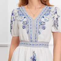 Kurzes Kleid für Frauen mit Blumenmuster - Elvira