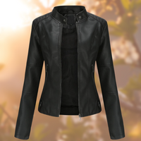 Schlichte Lederjacke im Biker-Stil