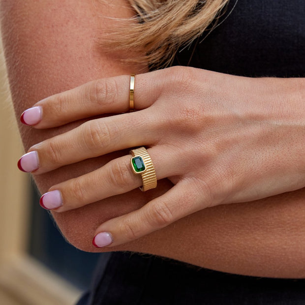 Damenring Mit Smaragd Aus Gold Eleganter Solitärring Joana Exklusive Schmuckkollektion