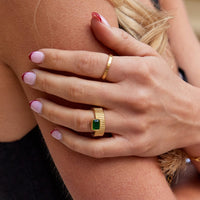 Damenring Mit Smaragd Aus Gold Eleganter Solitärring Joana Exklusive Schmuckkollektion