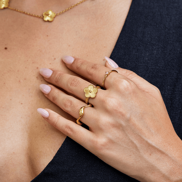 Damengoldring Aus Gold Mit Vierblättrigem Kleeblatt Verstellbarer Ring Ermelinda Schmuckstück