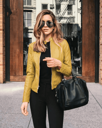 Figurbetonte Lederjacke im lässigen Stil