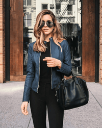 Figurbetonte Lederjacke im lässigen Stil