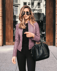 Figurbetonte Lederjacke im lässigen Stil