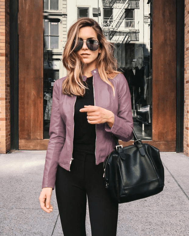 Figurbetonte Lederjacke im lässigen Stil
