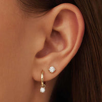 Elegantes Stein Ohrring Set Larmes de Lune Von Jacintha Mit Funkelnden Steinanhängern Und Zarten Ohrläppchen