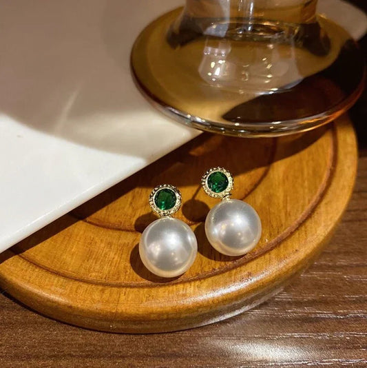 Ohrringe Smaragd Eleganz Emanuela Luxuriöser Grüner Edelstein Mit Perle Und Goldrand Klassischer Eleganter Schmuck