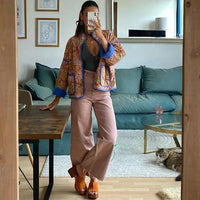 Jacke mit Blumenmuster, Taschen und überschnittenen Schultern in Lila