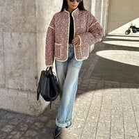 Jacke mit Blumenmuster, Taschen und überschnittenen Schultern in Lila