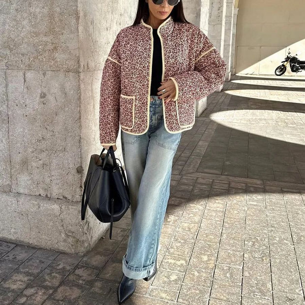 Jacke mit Blumenmuster, Taschen und überschnittenen Schultern in Lila