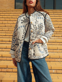 Steppjacke mit Blumenmuster und Ethno-Muster