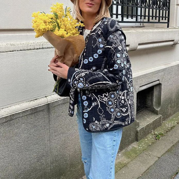 Steppjacke mit Blumenmuster und Ethno-Muster