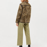 Steppjacke mit Blumenmuster und Ethno-Muster
