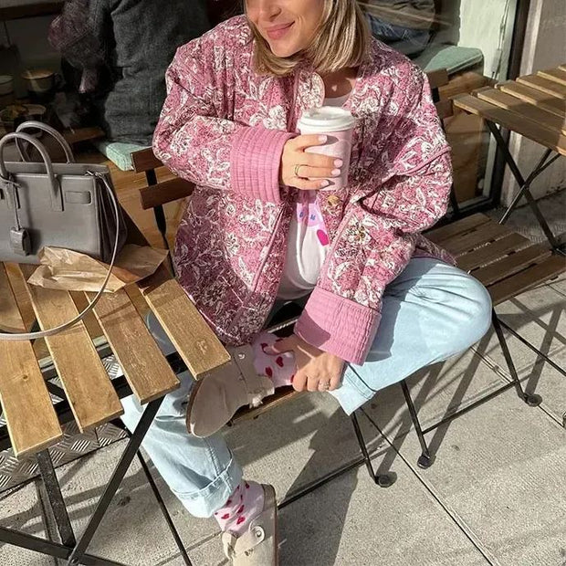Steppjacke mit figurbetontem Schnitt, Blumenmuster und Knopfverschluss