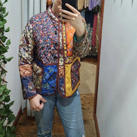 Steppjacke mit Ethno-Muster