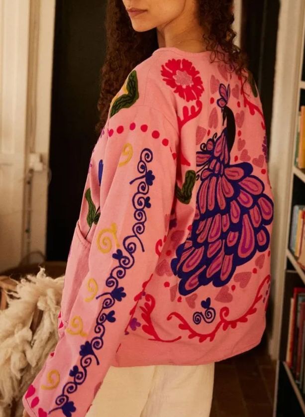 Jeansjacke mit Graffiti-Print und Taschen