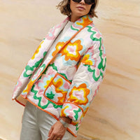 Steppjacke mit farbigem Patchwork-Print