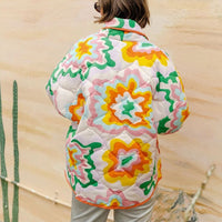 Steppjacke mit farbigem Patchwork-Print
