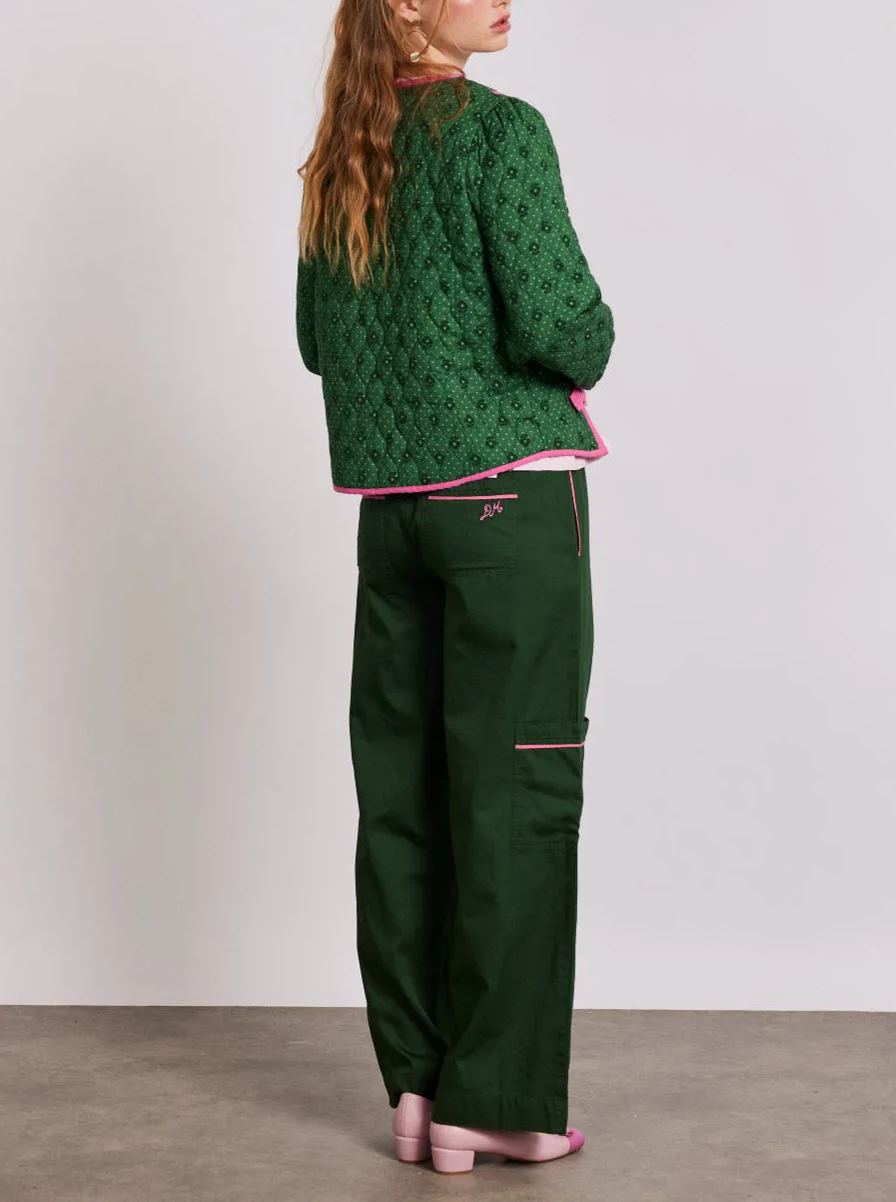 Steppjacke mit Blumenmuster und rosa Schleifen