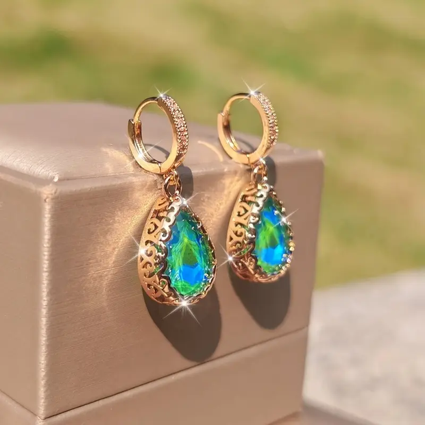 Ohrringe Water Drop Greenish Enya Tropfenform Mit Funkelndem Stein In Blaugrünen Tönen Goldfarbene Metallfassung Luxuriös