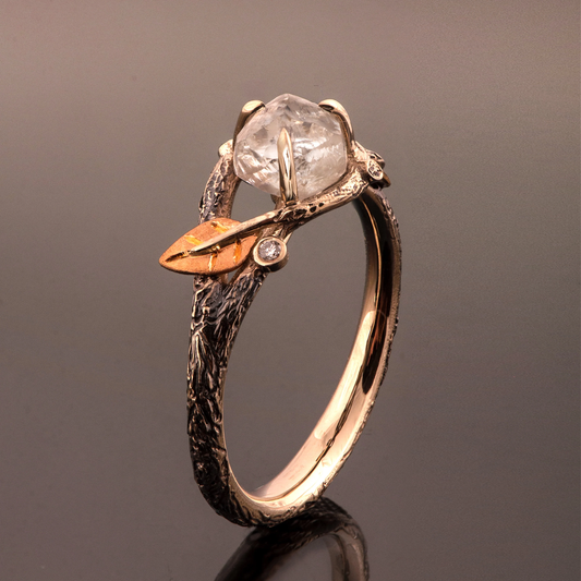 Ring Mit Weißem Kristall Und Feiner Aststruktur Cleo Handgefertigter Natur Schmuck Organisch Elegant