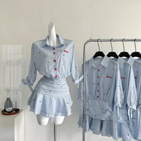 Gestreiftes Damenkleid mit Knopfbluse und plissiertem Minirock - Norys