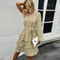 Langärmeliges Kleid mit Blumenmuster und asymmetrischer Rüsche - Emilia