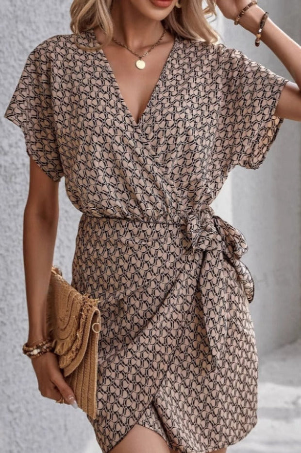 Kurzes Damen Kleid mit kurzen Ärmeln und Gürtel - Adriana