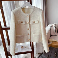 Kurze Damenjacke aus Bouclé-Stoff mit klassischem Design und Schmuckknöpfen - Noelle