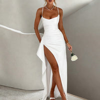 Langes Kleid aus Satin mit Rüschen und Seitenschlitz - Lorena