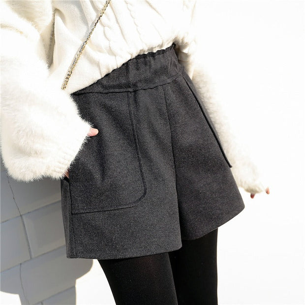 Hochgeschlossene Shorts mit geräumigen Taschen - Noelle