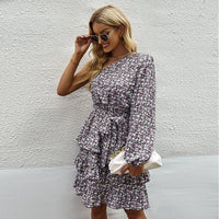 Langärmeliges Kleid mit Blumenmuster und asymmetrischer Rüsche - Emilia