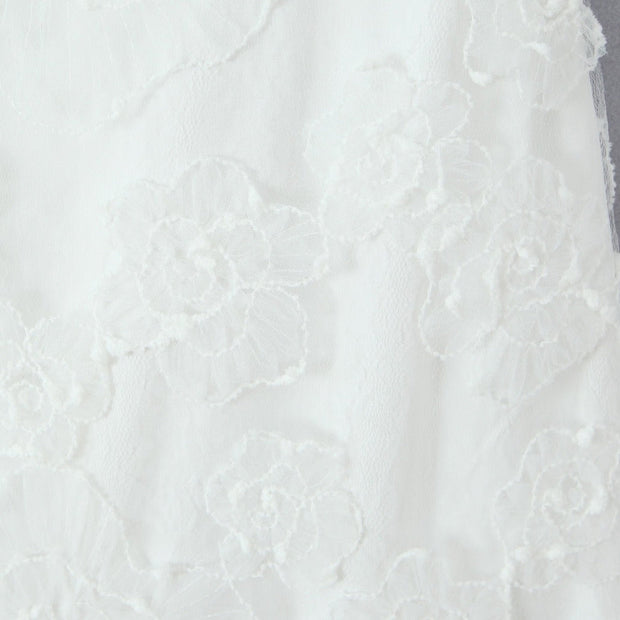 Langes Kleid aus geblümter Spitze mit eleganten Spaghetti-Trägern - Elena