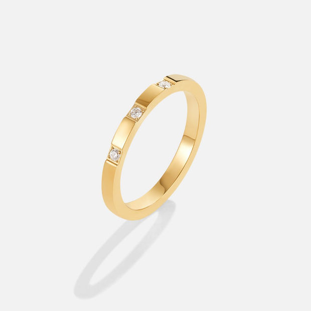 Ring für Damen mit Kristallen Hortense Feiner Goldfarbener Geometrischer Minimal Stil mit Drei Kristallen