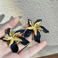 Mitternachtslilien-Ohrringe Im Gold-Schwarz-Kontrast, Künstlerisch Florales Design Anita