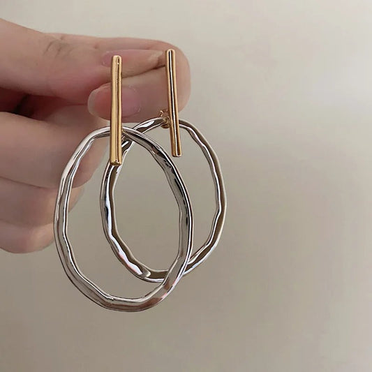 Pailletten Ohrringe Glänzende Metalloberfläche Gold Silber Modernes Unregelmäßiges Design Vielseitiges Schmuckstück