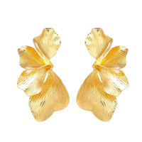 Ohrringe Blütenkraft Elisa Schichtdesign Aus Goldmetalloptik Mit Dreidimensionalen Blüten Und Femininem Statement