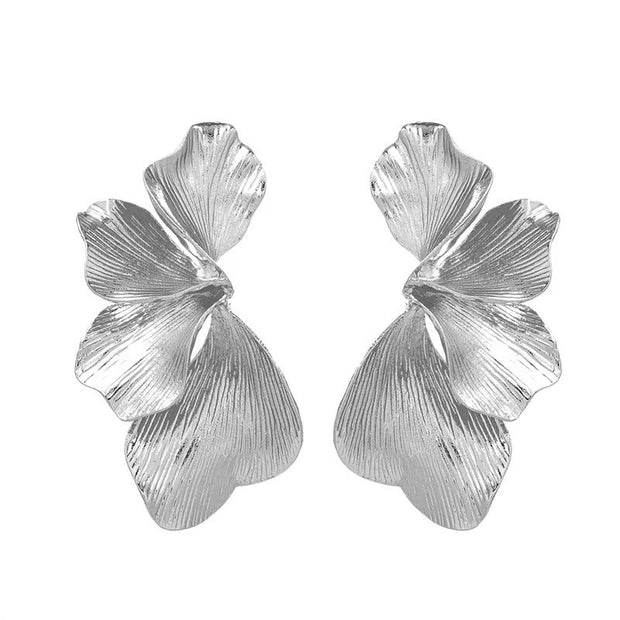 Ohrringe Blütenkraft Elisa Schichtdesign Aus Goldmetalloptik Mit Dreidimensionalen Blüten Und Femininem Statement