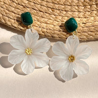 Daisy Drop Ohrringe Paola Florales Pendeldesign Transparente Blütenblätter Filigrane Metallstruktur Elegant Leicht