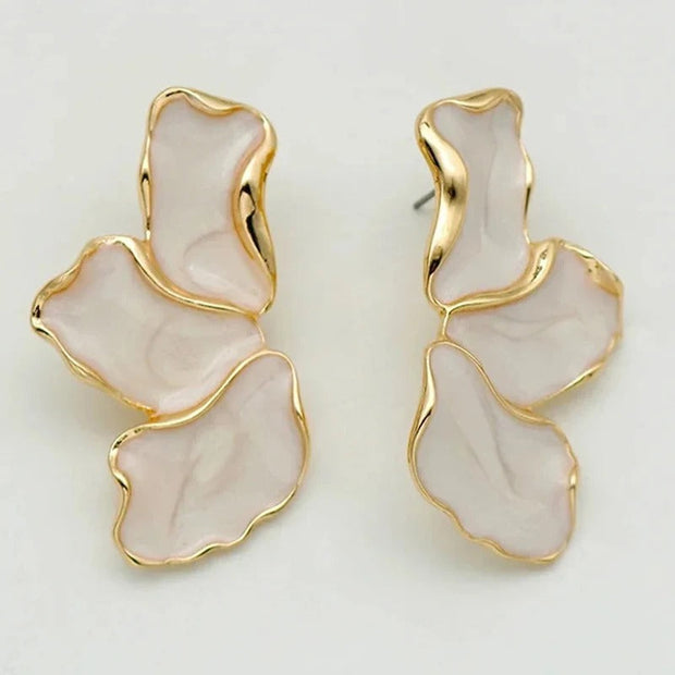 Ätherische Blüten Ohrstecker Rosaline Mit Perlmuttglanz Und Goldkanten Zart Feminin Elegant