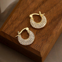 Mondförmige Funkelnde Ohrringe Laura Mit Glänzenden Zirkoniasteine Modern Feminin Elegant Schmuck