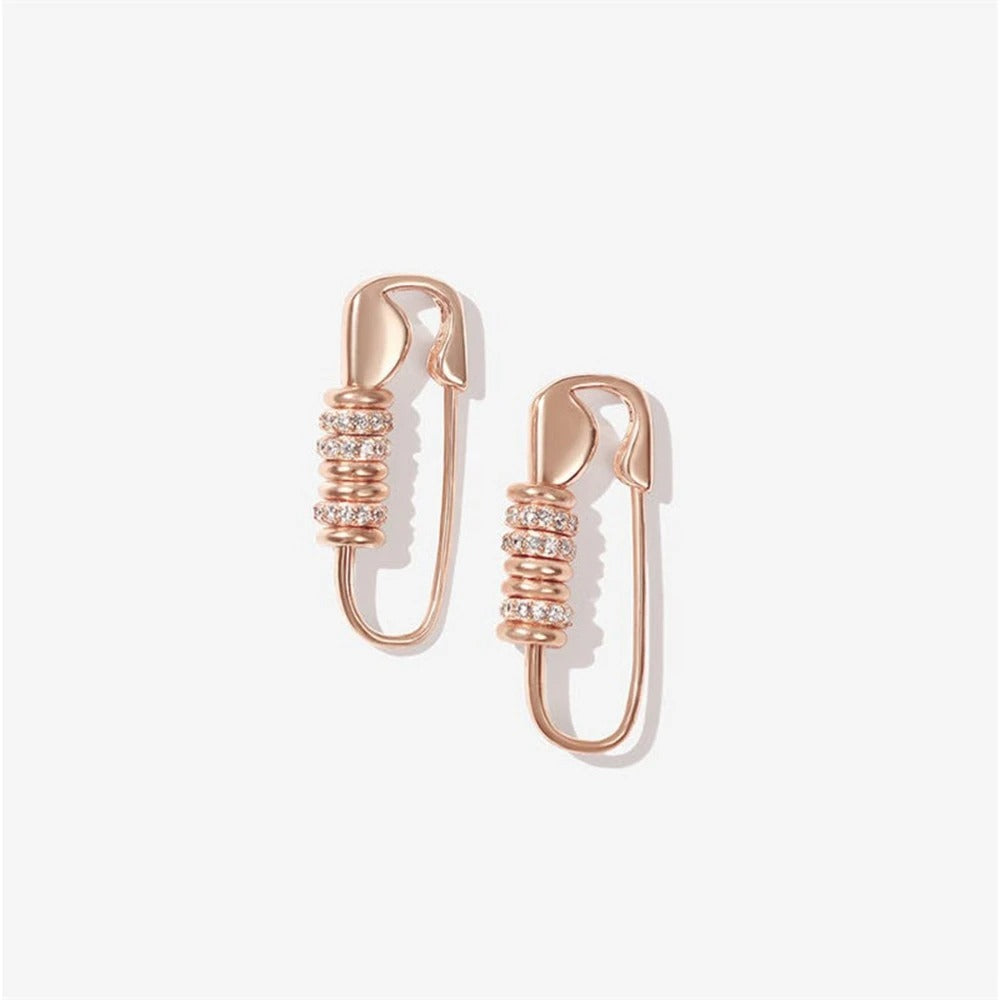 Pindrops Glänzende Ohrringe Rosé Finish Mit Kleinen Steinchen Für Modernen Schmuck Mit Persönlichkeit